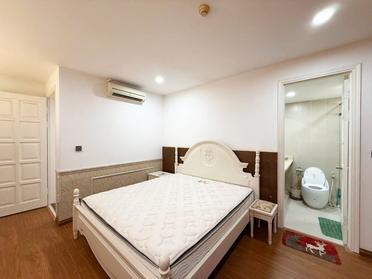 Cheap 3-bedroom penthouse at E1 Ciputra for rent (12)