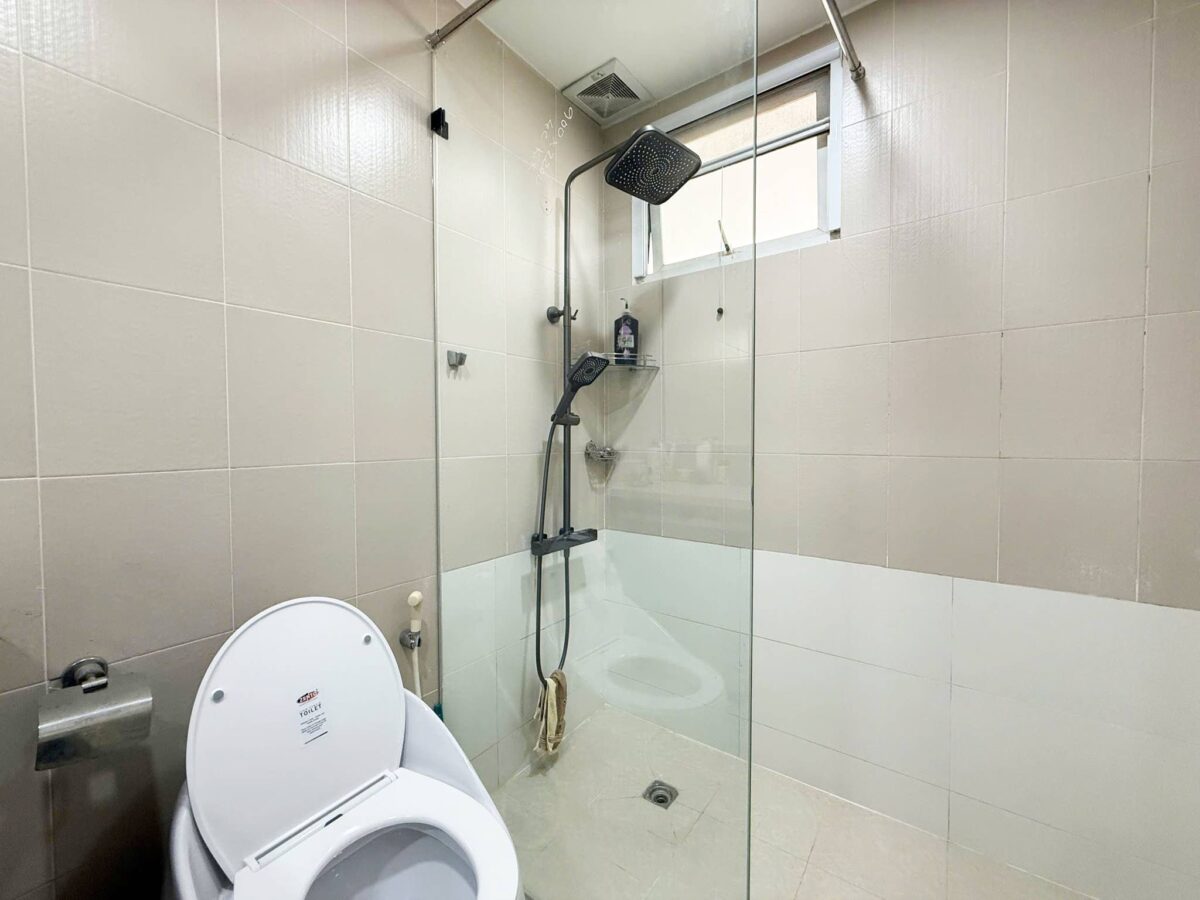 Cheap 3-bedroom penthouse at E1 Ciputra for rent (14)