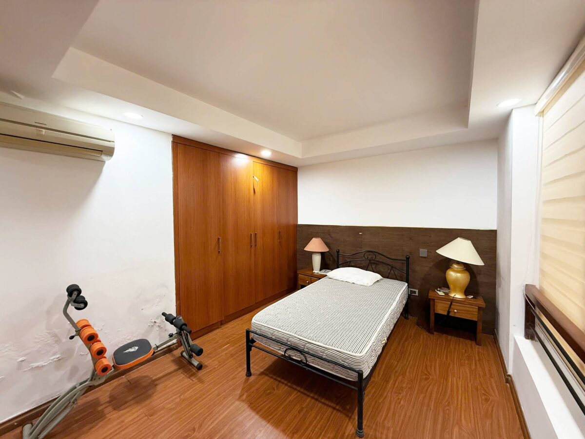 Cheap 3-bedroom penthouse at E1 Ciputra for rent (18)