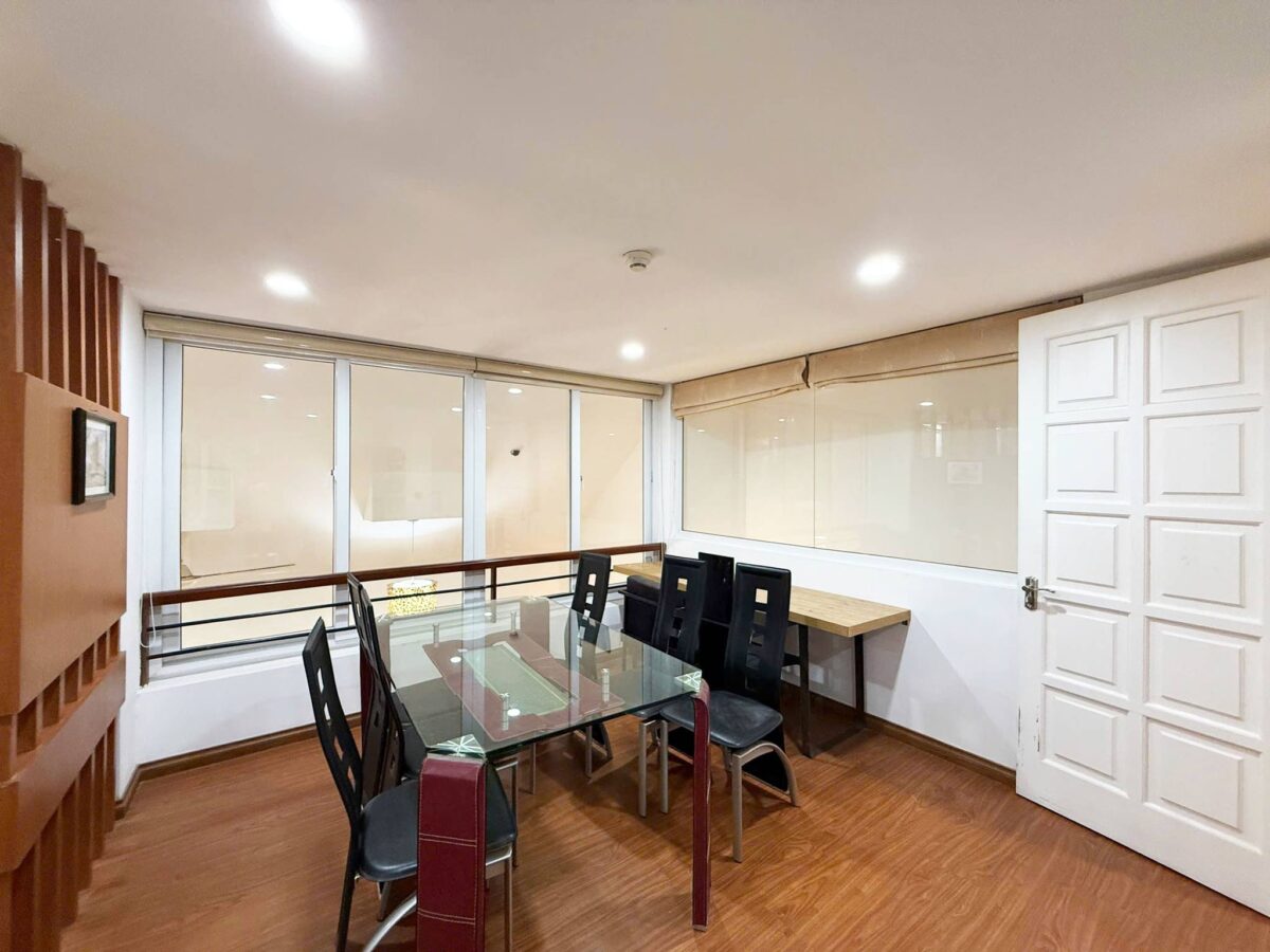 Cheap 3-bedroom penthouse at E1 Ciputra for rent (19)