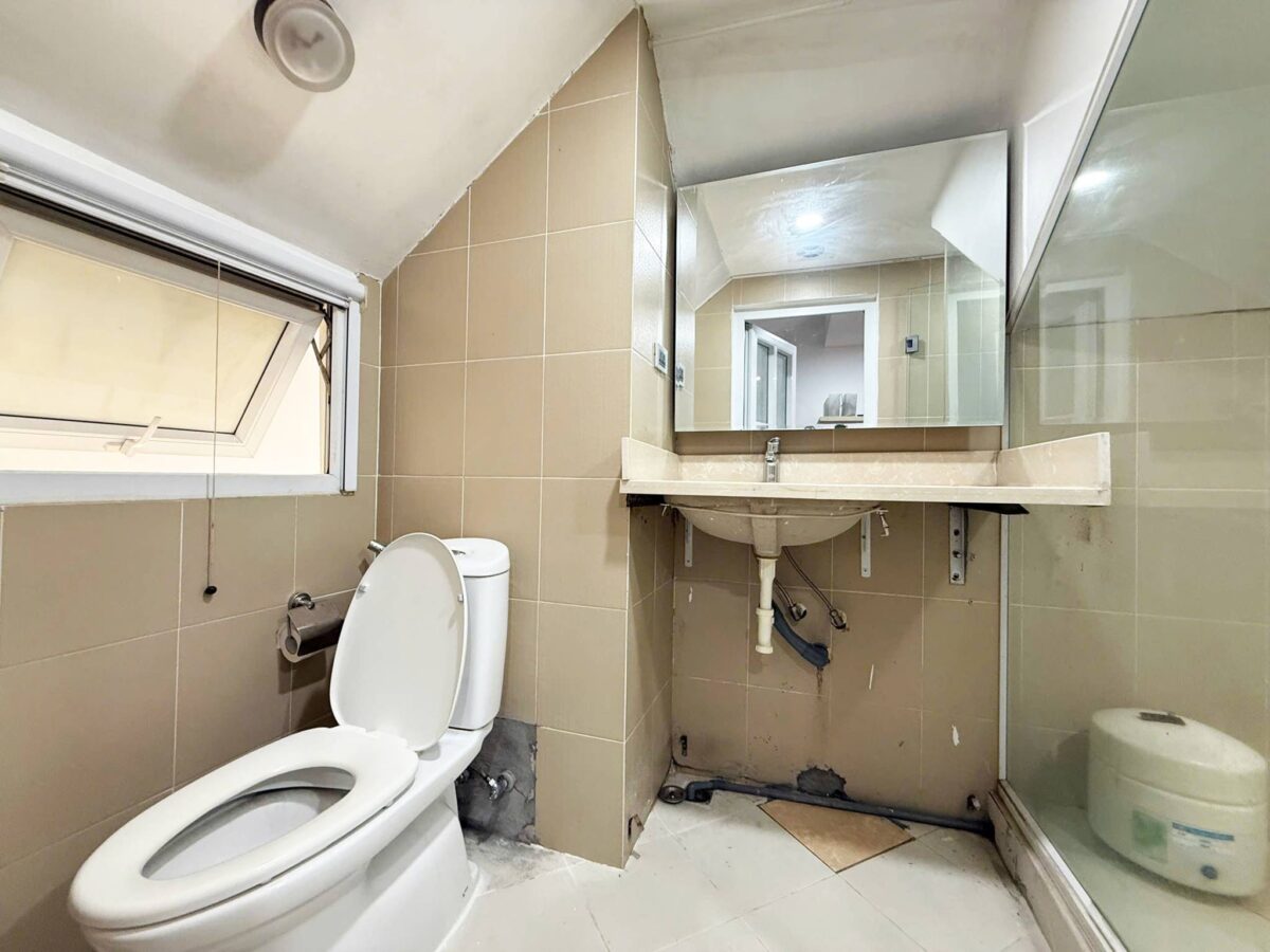 Cheap 3-bedroom penthouse at E1 Ciputra for rent (21)