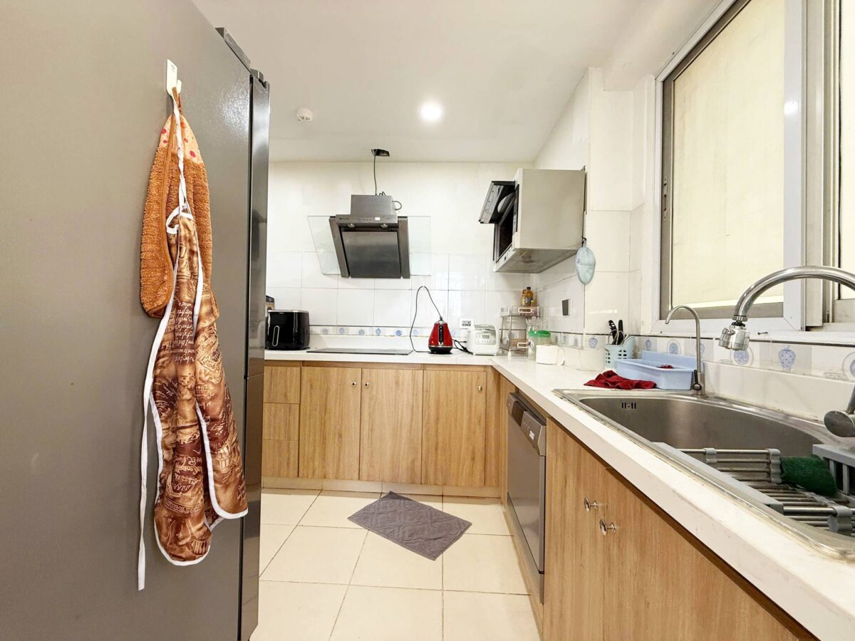 Cheap 3-bedroom penthouse at E1 Ciputra for rent (7)