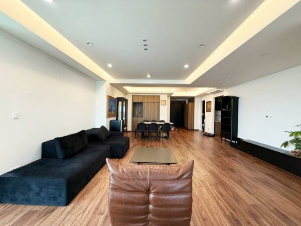 Contemporary 3-bedroom apartment for rent at E4 Ciputra (2)