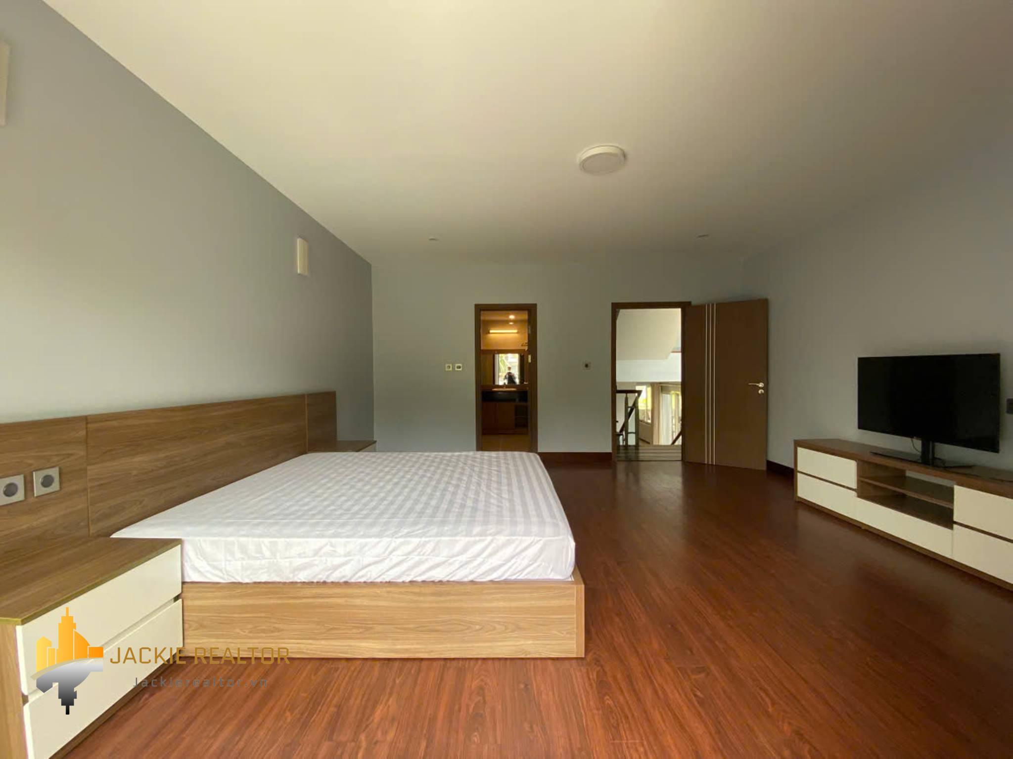 Awesome 6-bedroom villa at Q Ciputra for rent (11) Awesome 6-bedroom villa at Q Ciputra for rent (11)