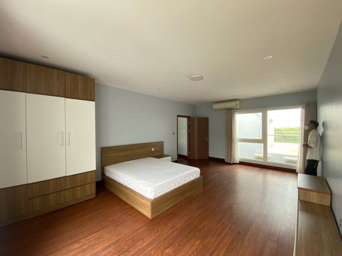 Awesome 6-bedroom villa at Q Ciputra for rent (13)
