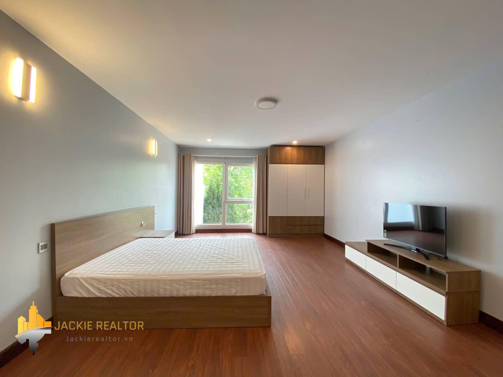 Awesome 6-bedroom villa at Q Ciputra for rent (14) Awesome 6-bedroom villa at Q Ciputra for rent (14)