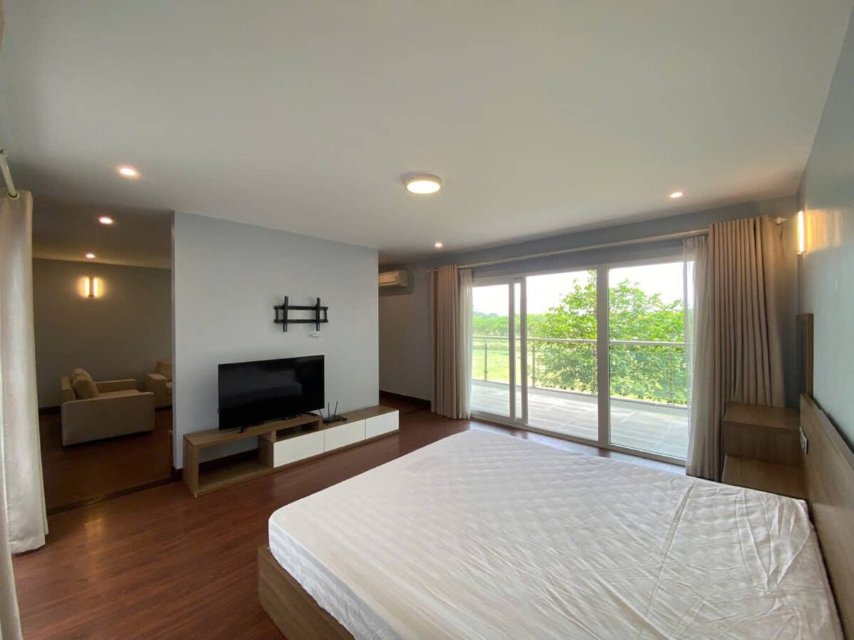 Awesome 6-bedroom villa at Q Ciputra for rent (15)