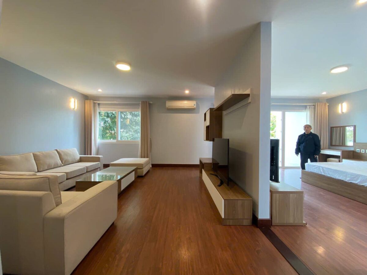 Awesome 6-bedroom villa at Q Ciputra for rent (16)