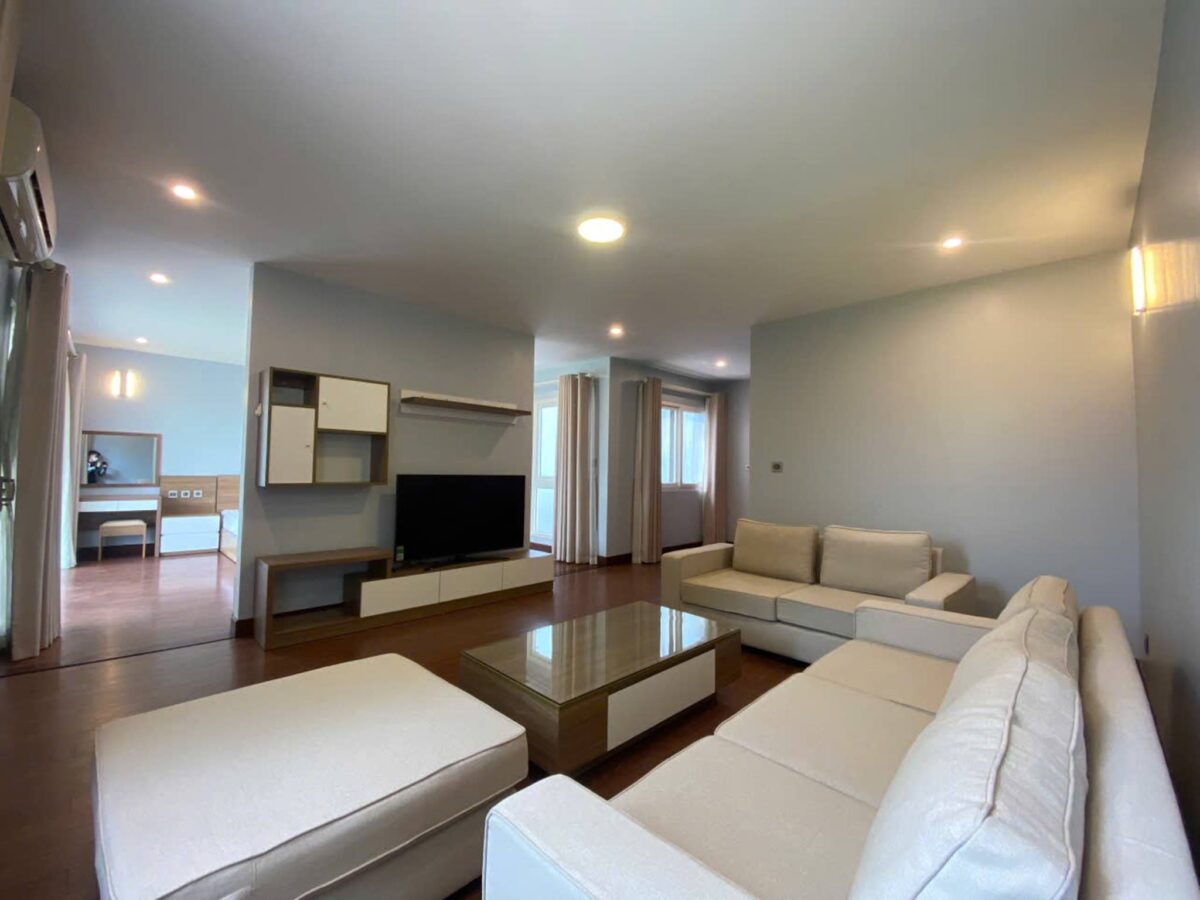 Awesome 6-bedroom villa at Q Ciputra for rent (17)