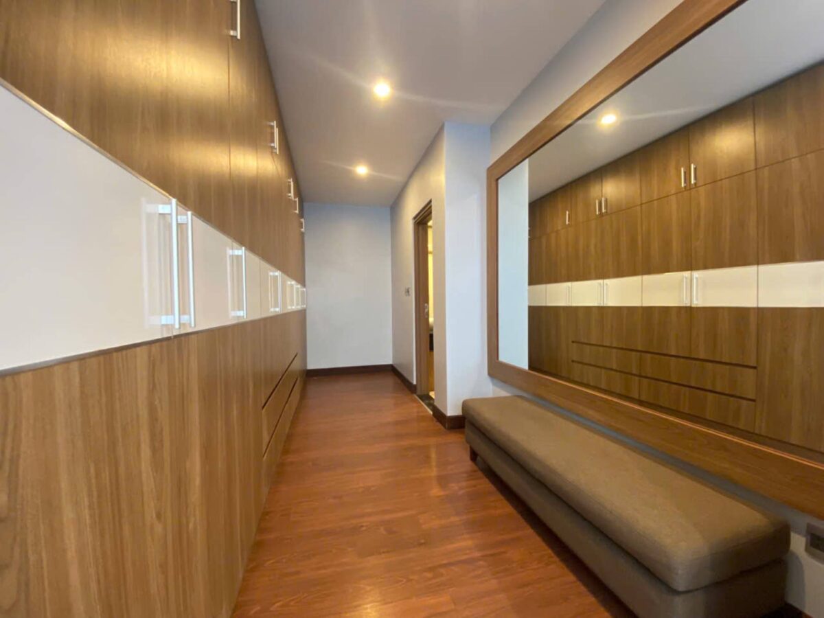Awesome 6-bedroom villa at Q Ciputra for rent (18)