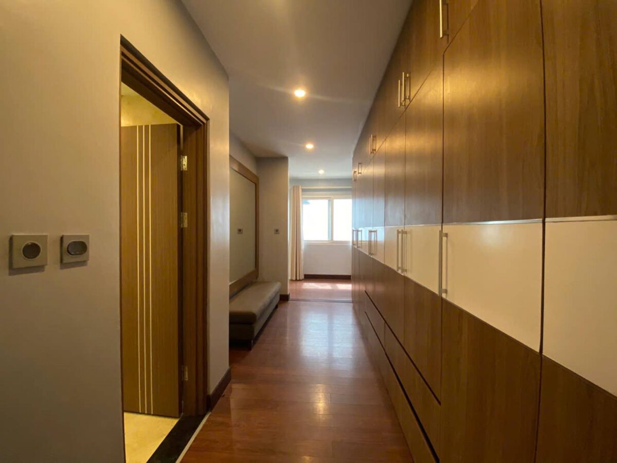 Awesome 6-bedroom villa at Q Ciputra for rent (19)