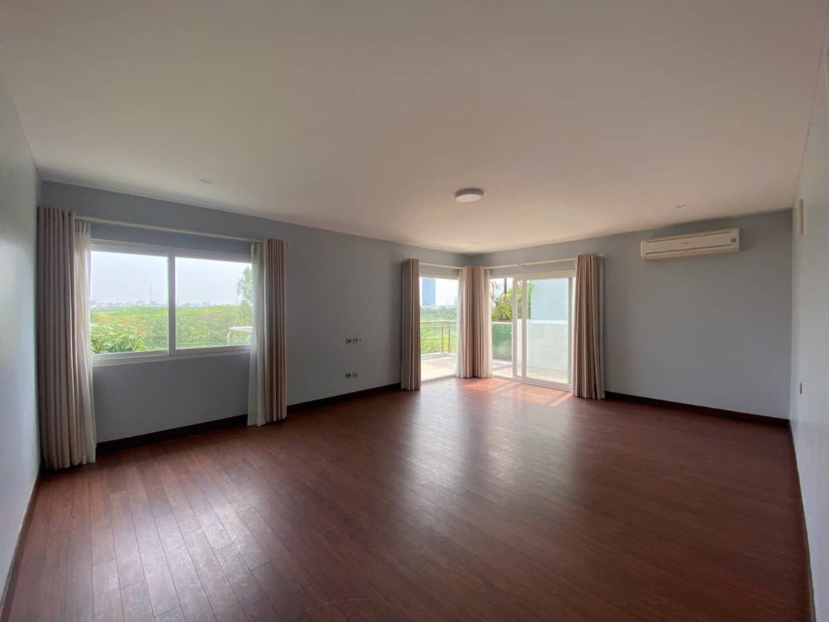 Awesome 6-bedroom villa at Q Ciputra for rent (21)