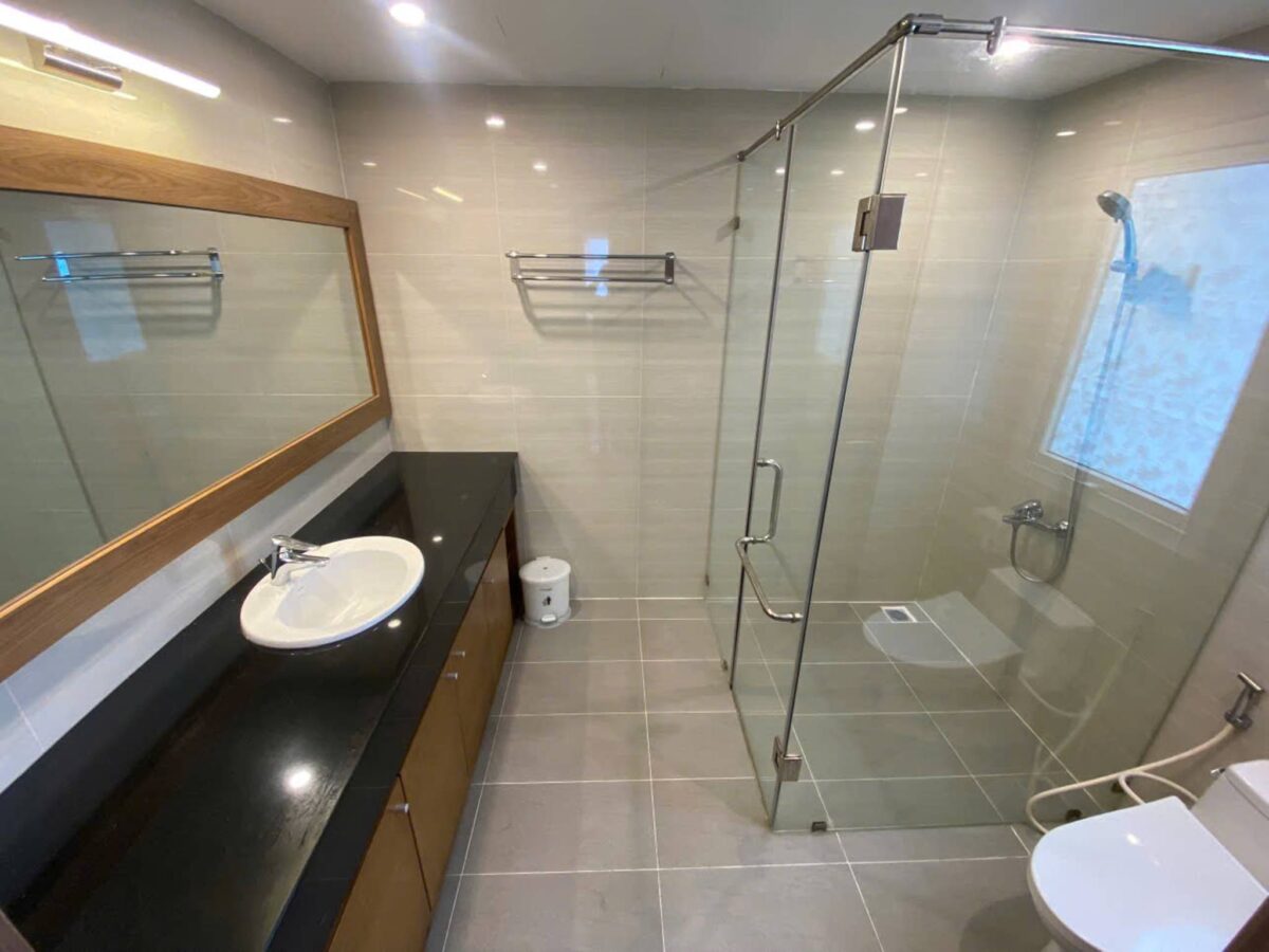 Awesome 6-bedroom villa at Q Ciputra for rent (22)