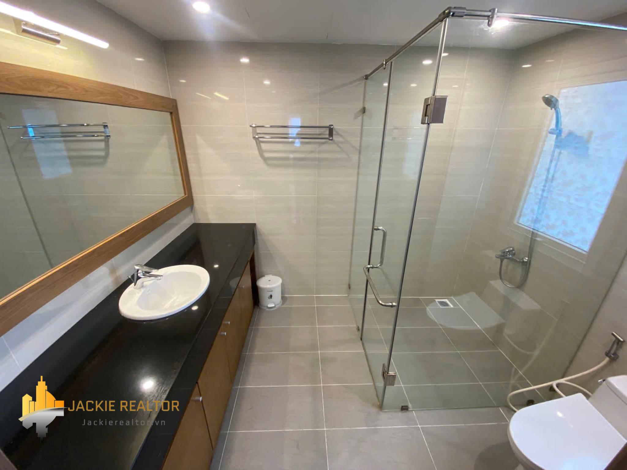 Awesome 6-bedroom villa at Q Ciputra for rent (22) Awesome 6-bedroom villa at Q Ciputra for rent (22)