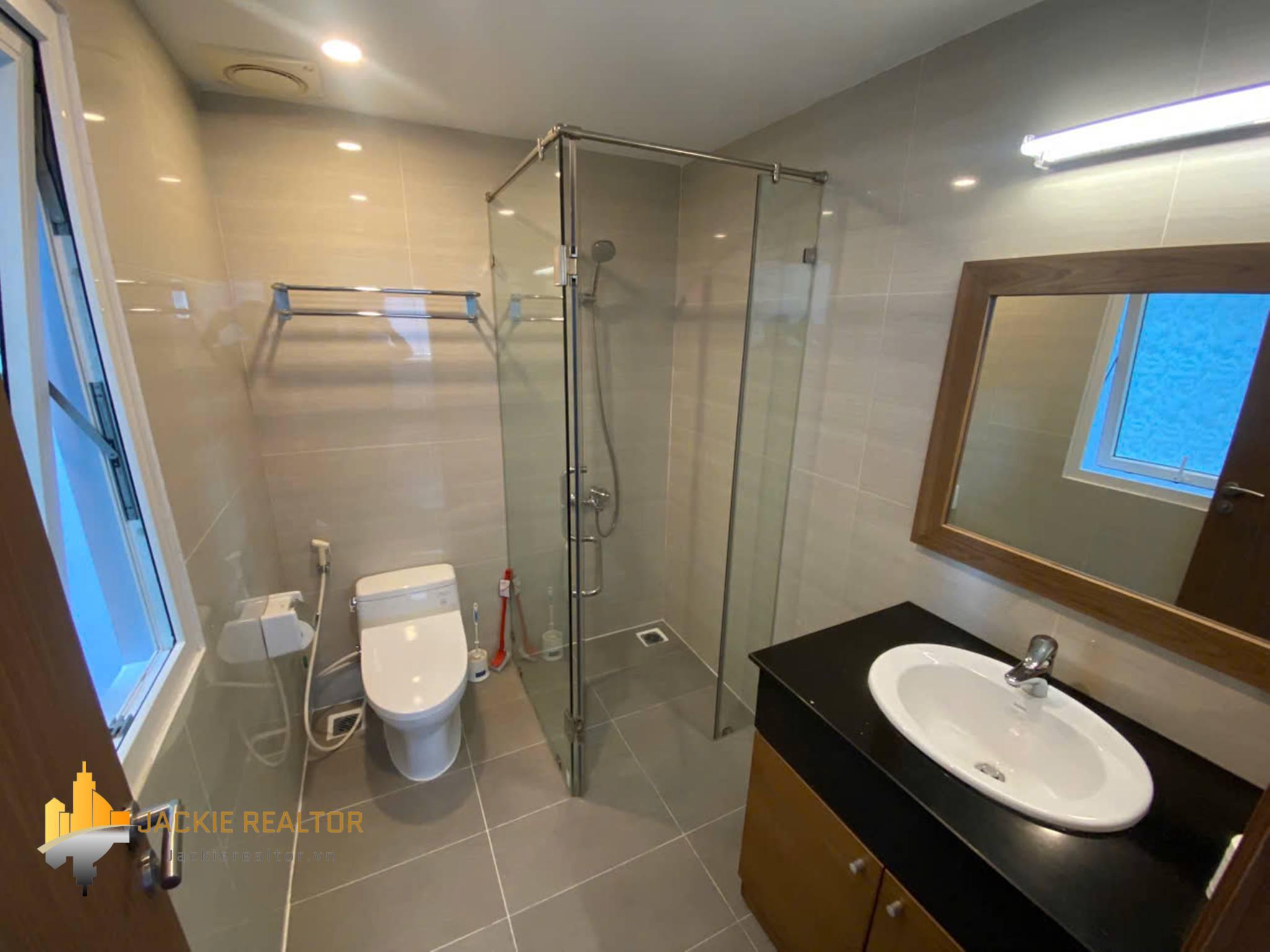 Awesome 6-bedroom villa at Q Ciputra for rent (23) Awesome 6-bedroom villa at Q Ciputra for rent (23)