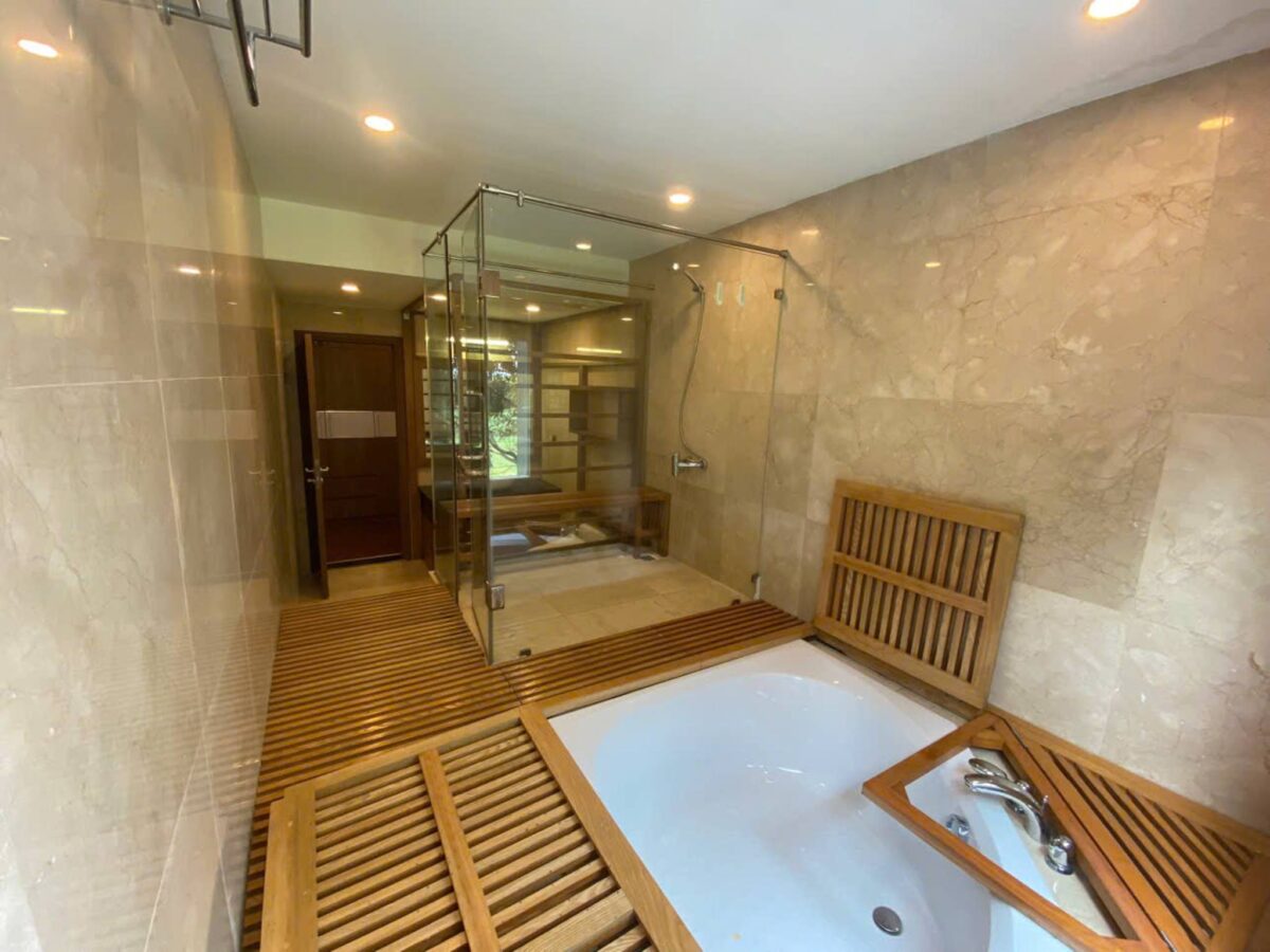 Awesome 6-bedroom villa at Q Ciputra for rent (25)