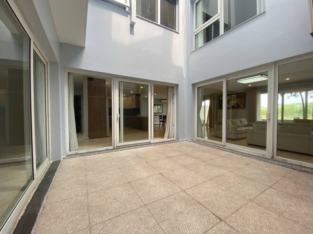 Awesome 6-bedroom villa at Q Ciputra for rent (26)