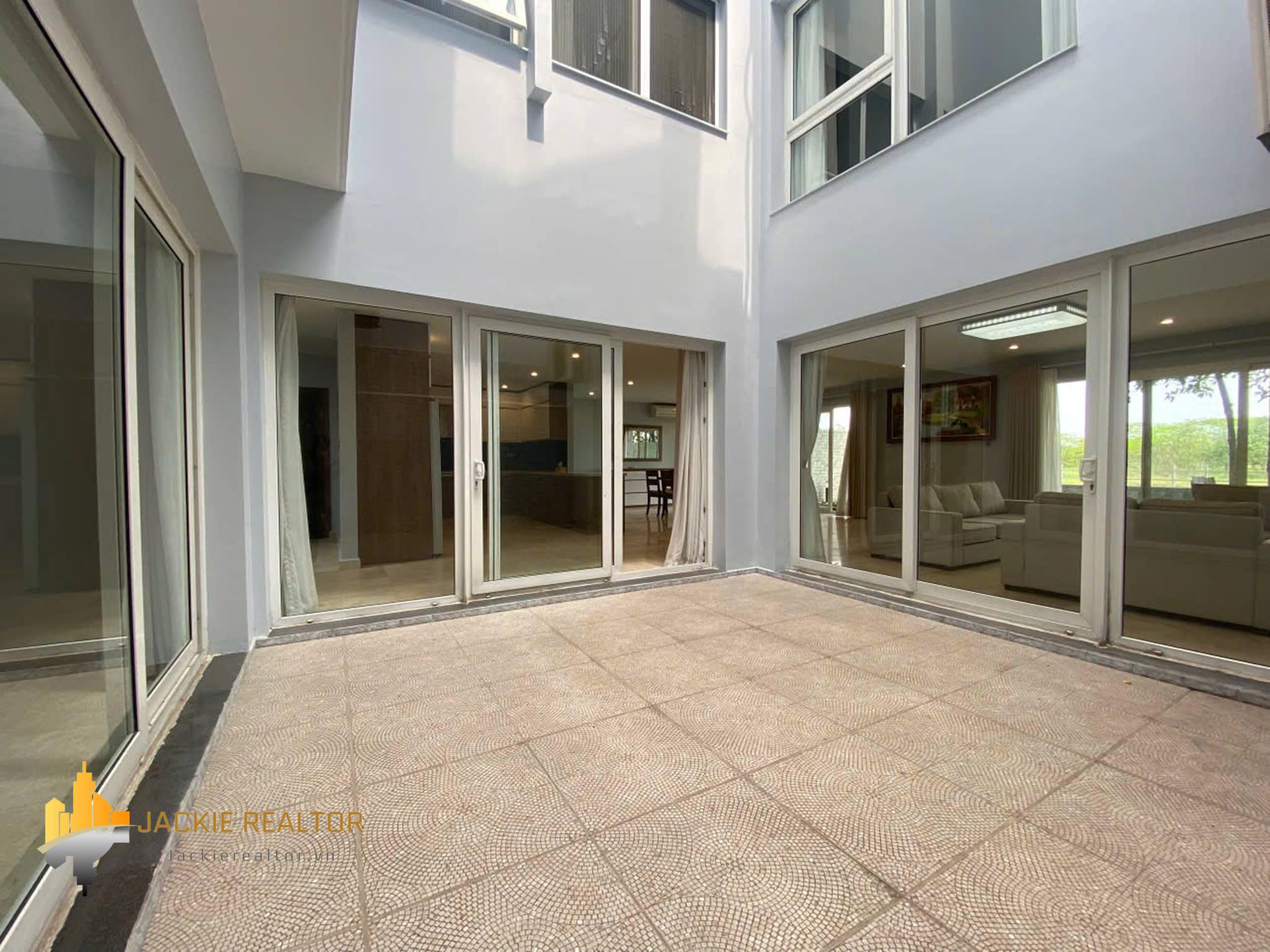 Awesome 6-bedroom villa at Q Ciputra for rent (26) Awesome 6-bedroom villa at Q Ciputra for rent (26)