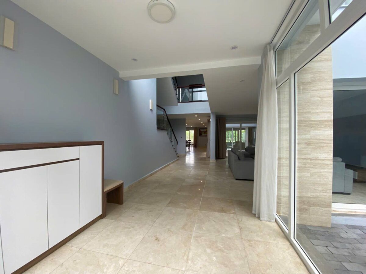 Awesome 6-bedroom villa at Q Ciputra for rent (3)