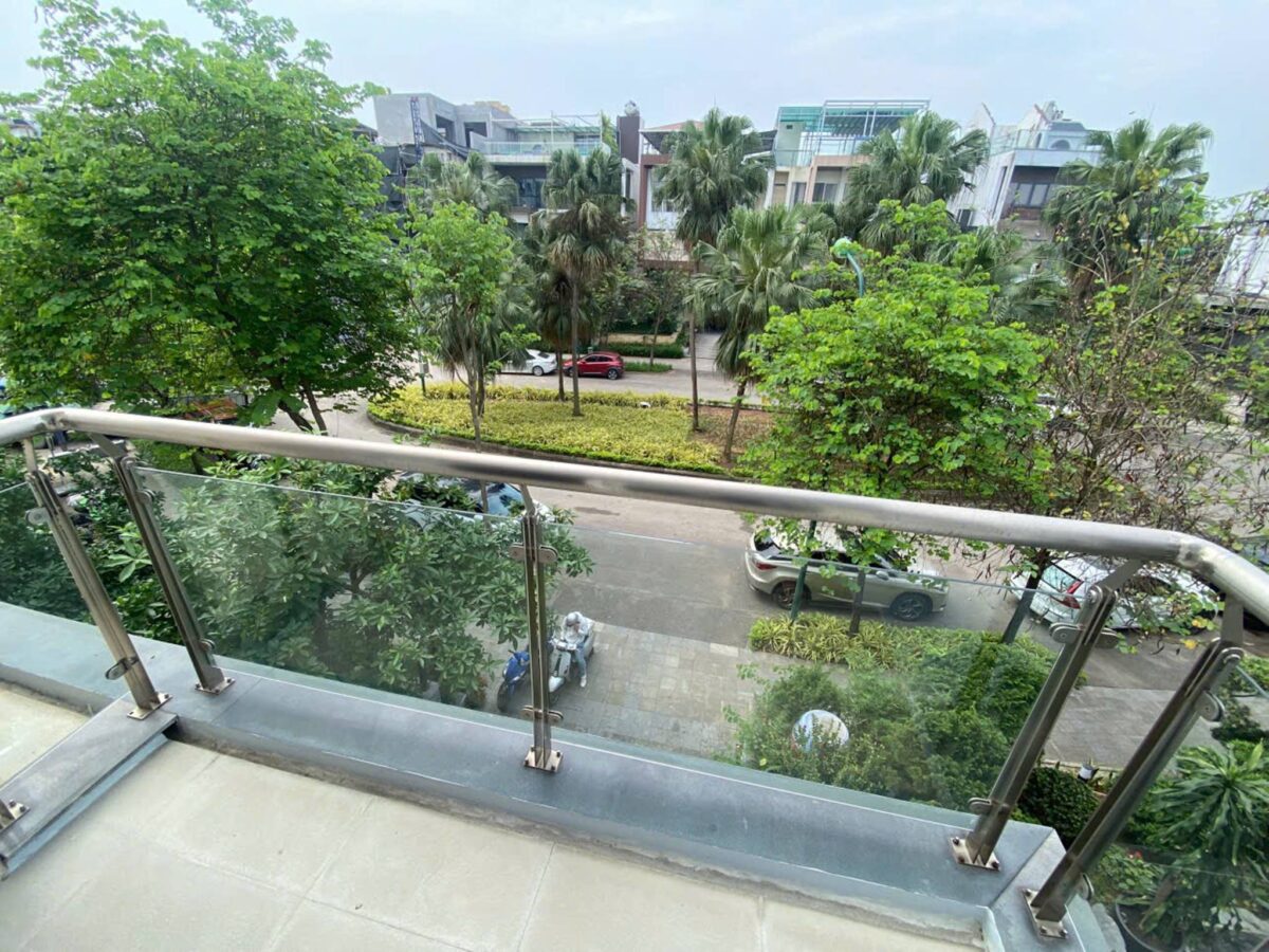 Awesome 6-bedroom villa at Q Ciputra for rent (31)