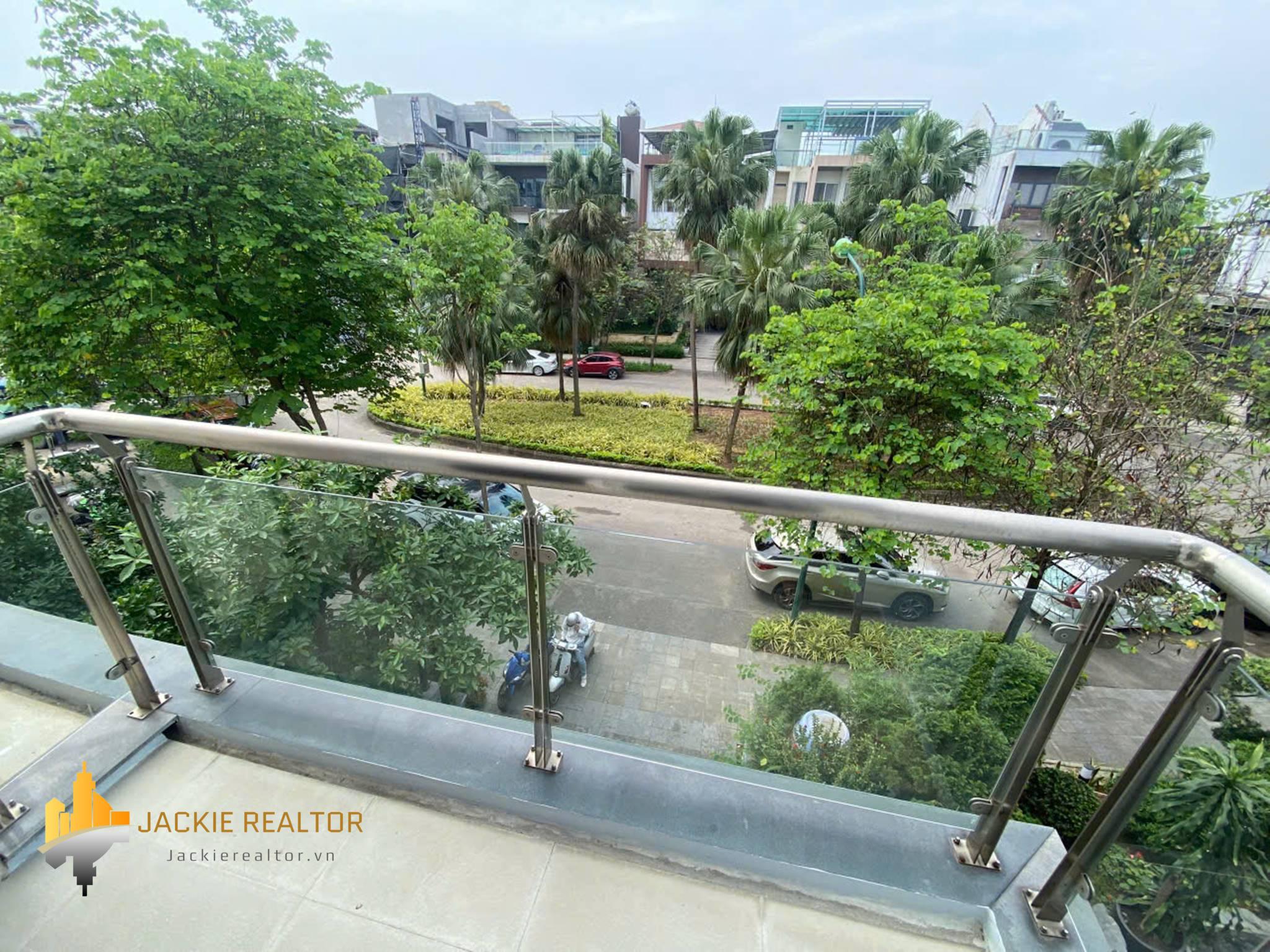 Awesome 6-bedroom villa at Q Ciputra for rent (31) Awesome 6-bedroom villa at Q Ciputra for rent (31)