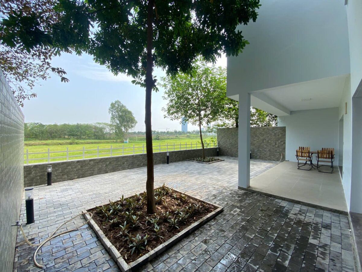 Awesome 6-bedroom villa at Q Ciputra for rent (33)