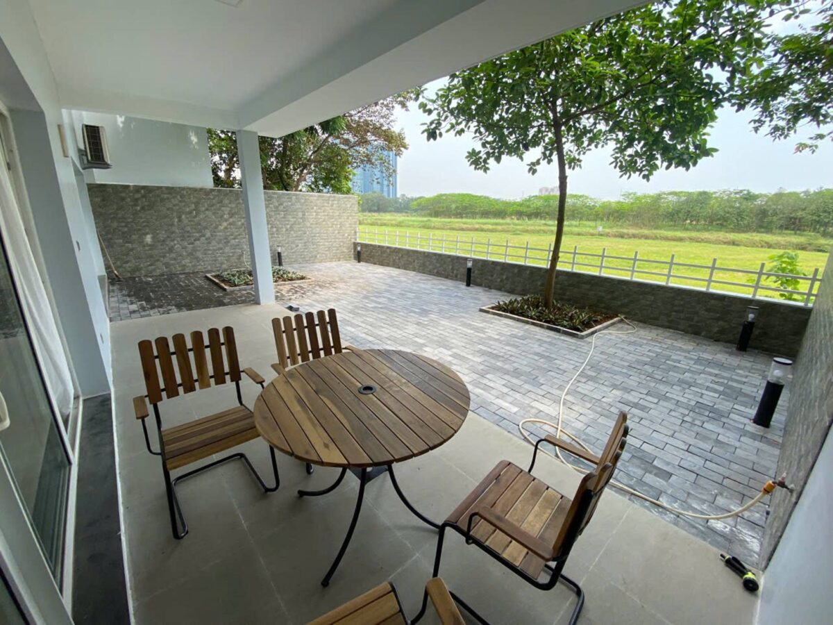 Awesome 6-bedroom villa at Q Ciputra for rent (34)