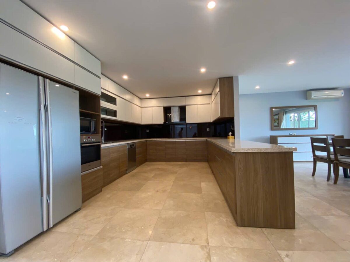 Awesome 6-bedroom villa at Q Ciputra for rent (8)