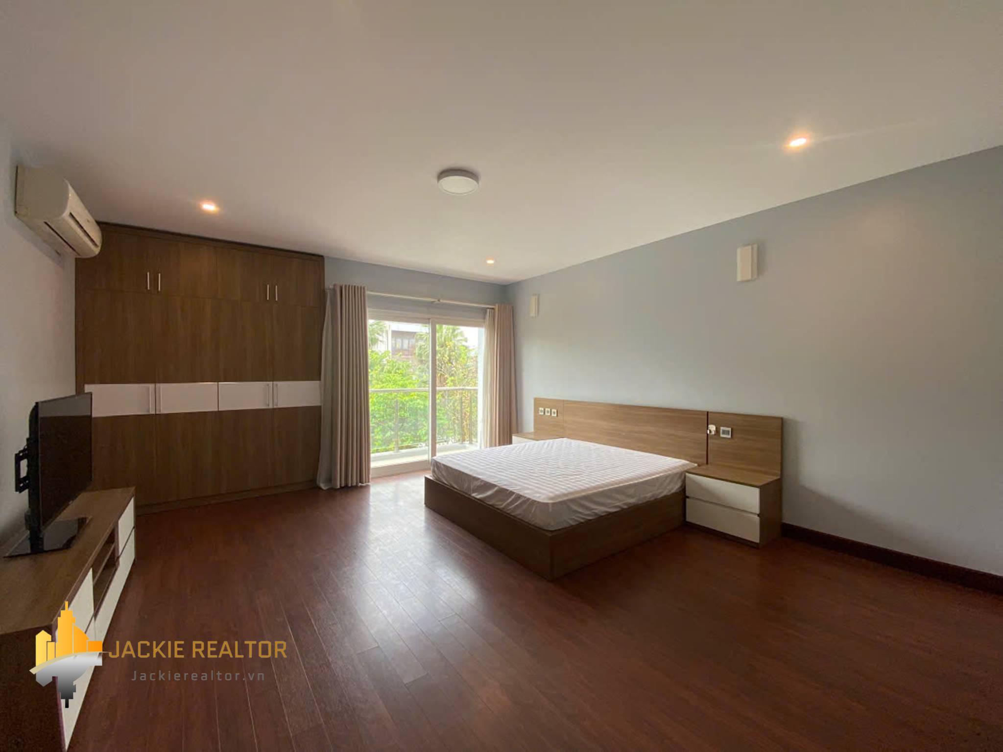 Awesome 6-bedroom villa at Q Ciputra for rent (9) Awesome 6-bedroom villa at Q Ciputra for rent (9)