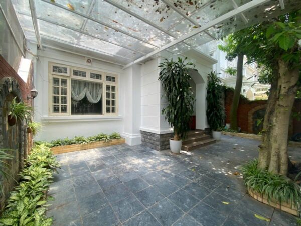 Beautiful lake-view 5-bedroom villa at Ciputra for rent (1)