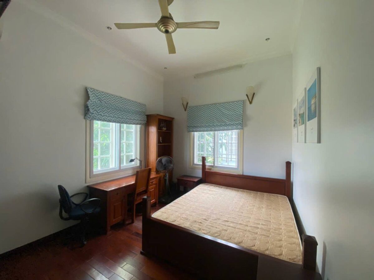 Beautiful lake-view 5-bedroom villa at Ciputra for rent (23)