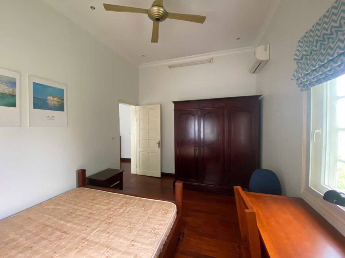 Beautiful lake-view 5-bedroom villa at Ciputra for rent (24)