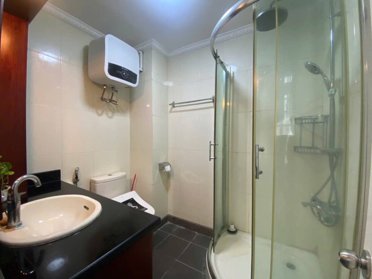 Beautiful lake-view 5-bedroom villa at Ciputra for rent (30)