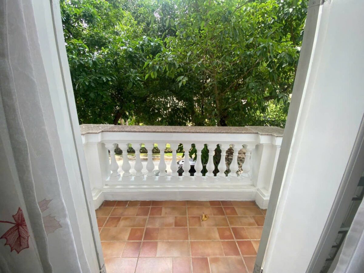 Beautiful lake-view 5-bedroom villa at Ciputra for rent (33)