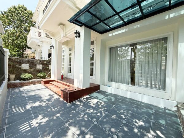 Brand-new modern 5-bedroom villa at Ciputra for rent (1)