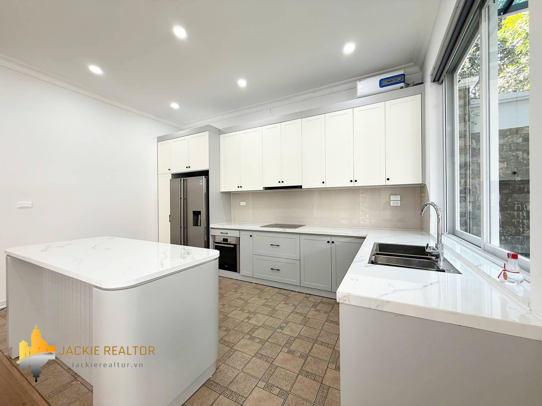 Brand-new modern 5-bedroom villa at Ciputra for rent (12) Brand-new modern 5-bedroom villa at Ciputra for rent (12)