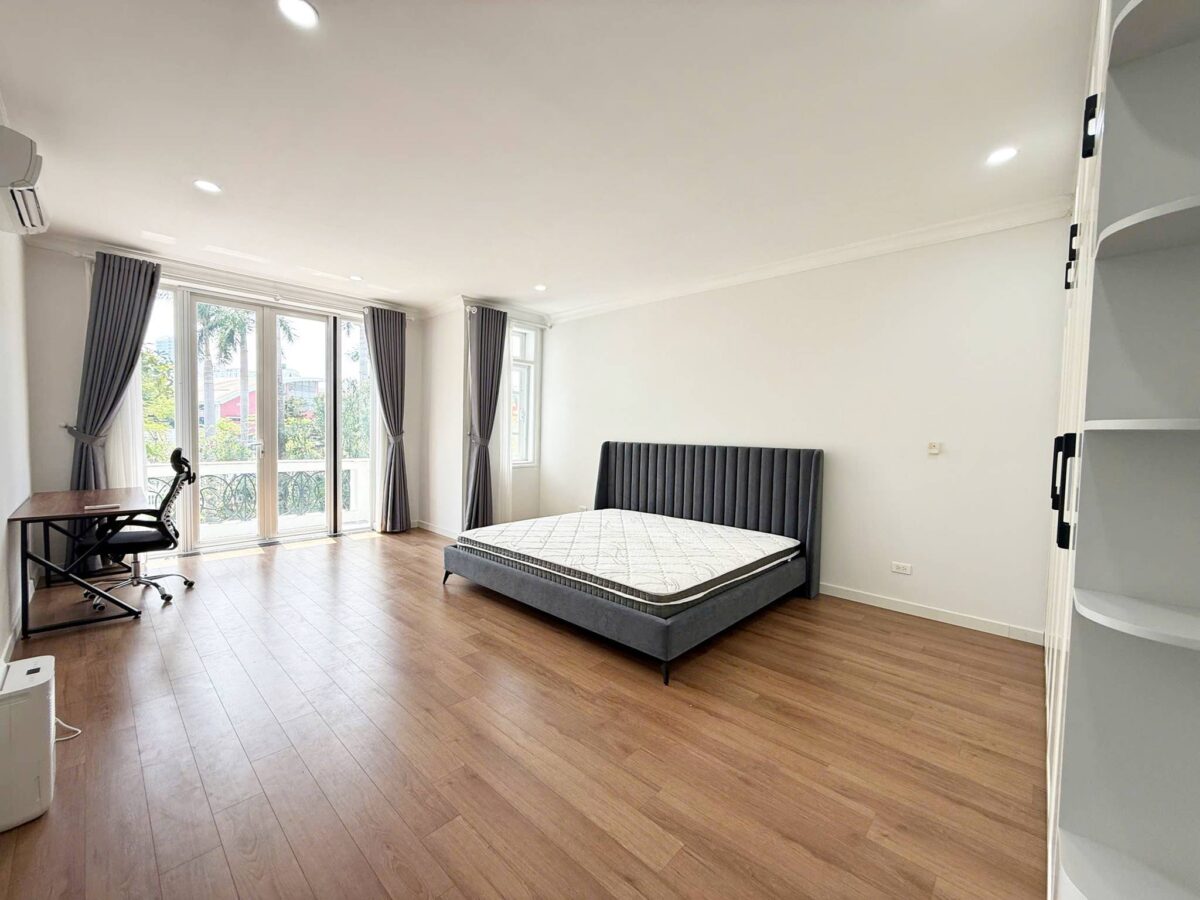 Brand-new modern 5-bedroom villa at Ciputra for rent (16)
