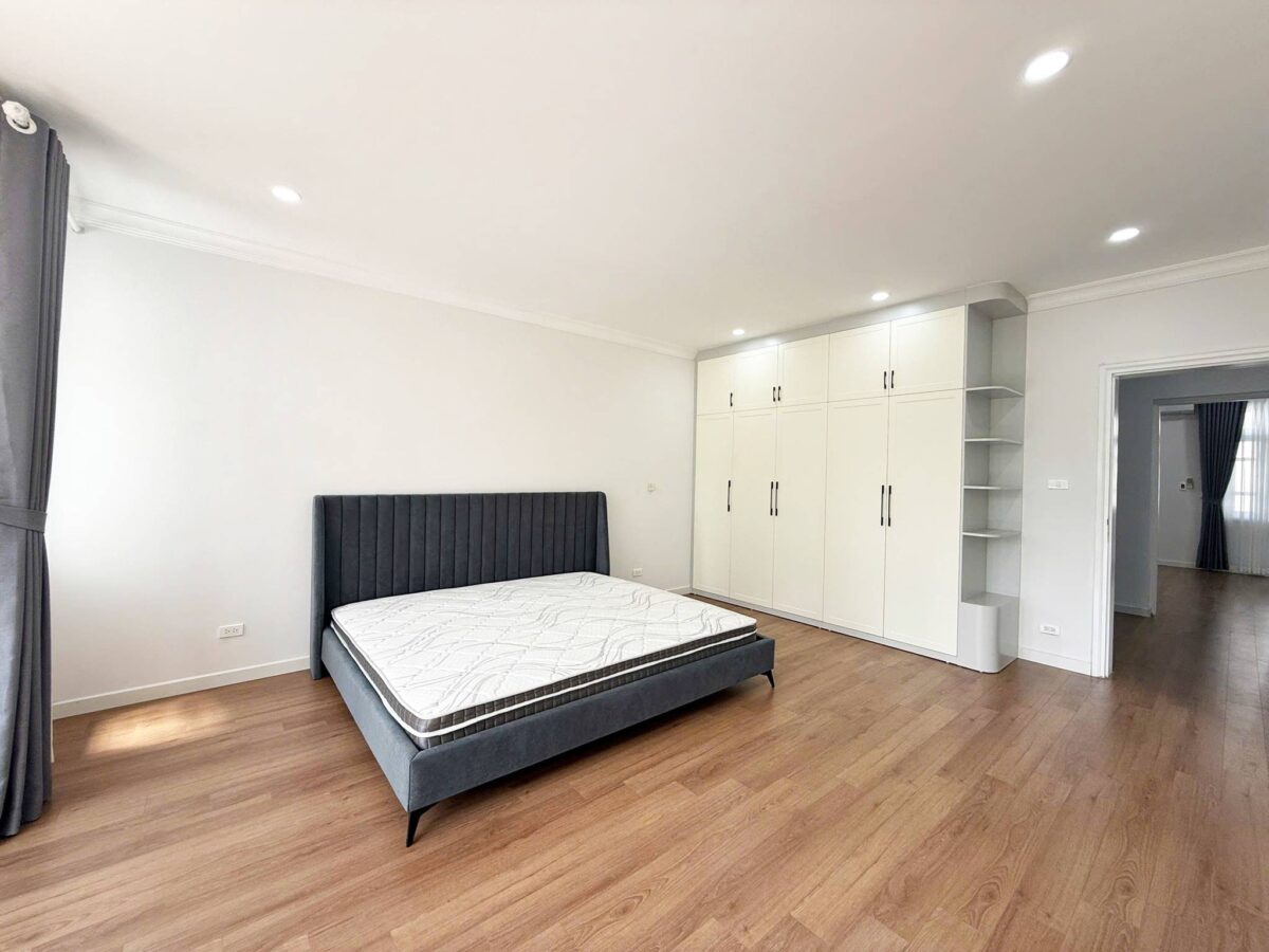 Brand-new modern 5-bedroom villa at Ciputra for rent (18)
