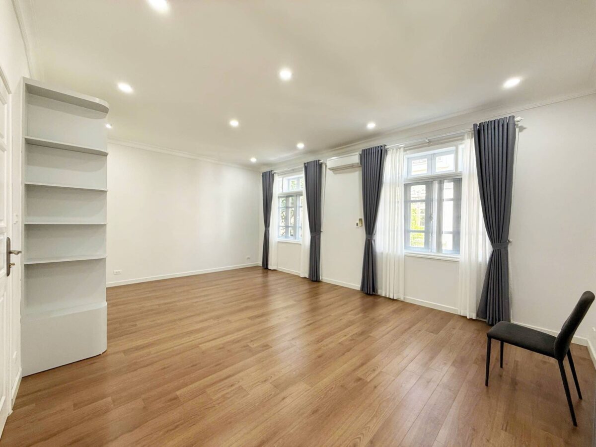 Brand-new modern 5-bedroom villa at Ciputra for rent (21)