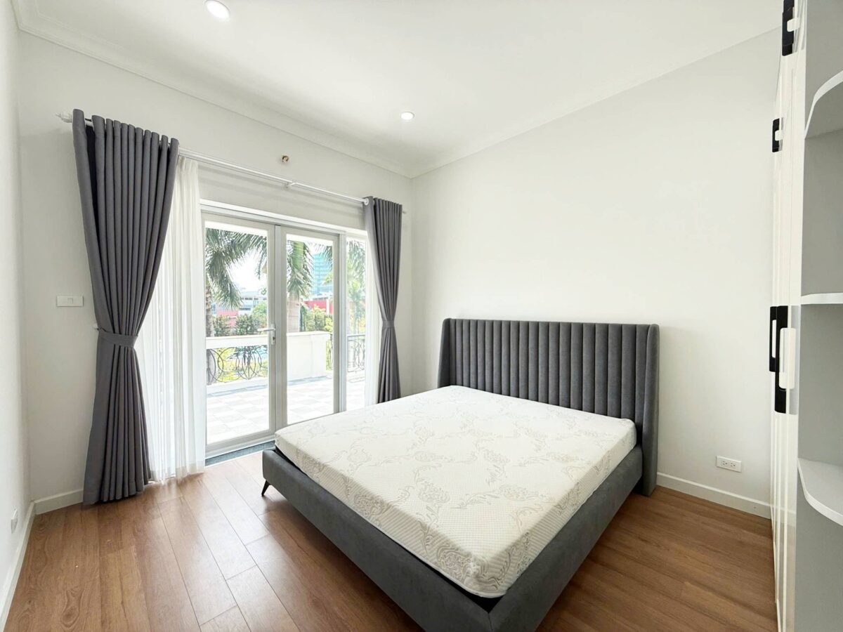 Brand-new modern 5-bedroom villa at Ciputra for rent (26)