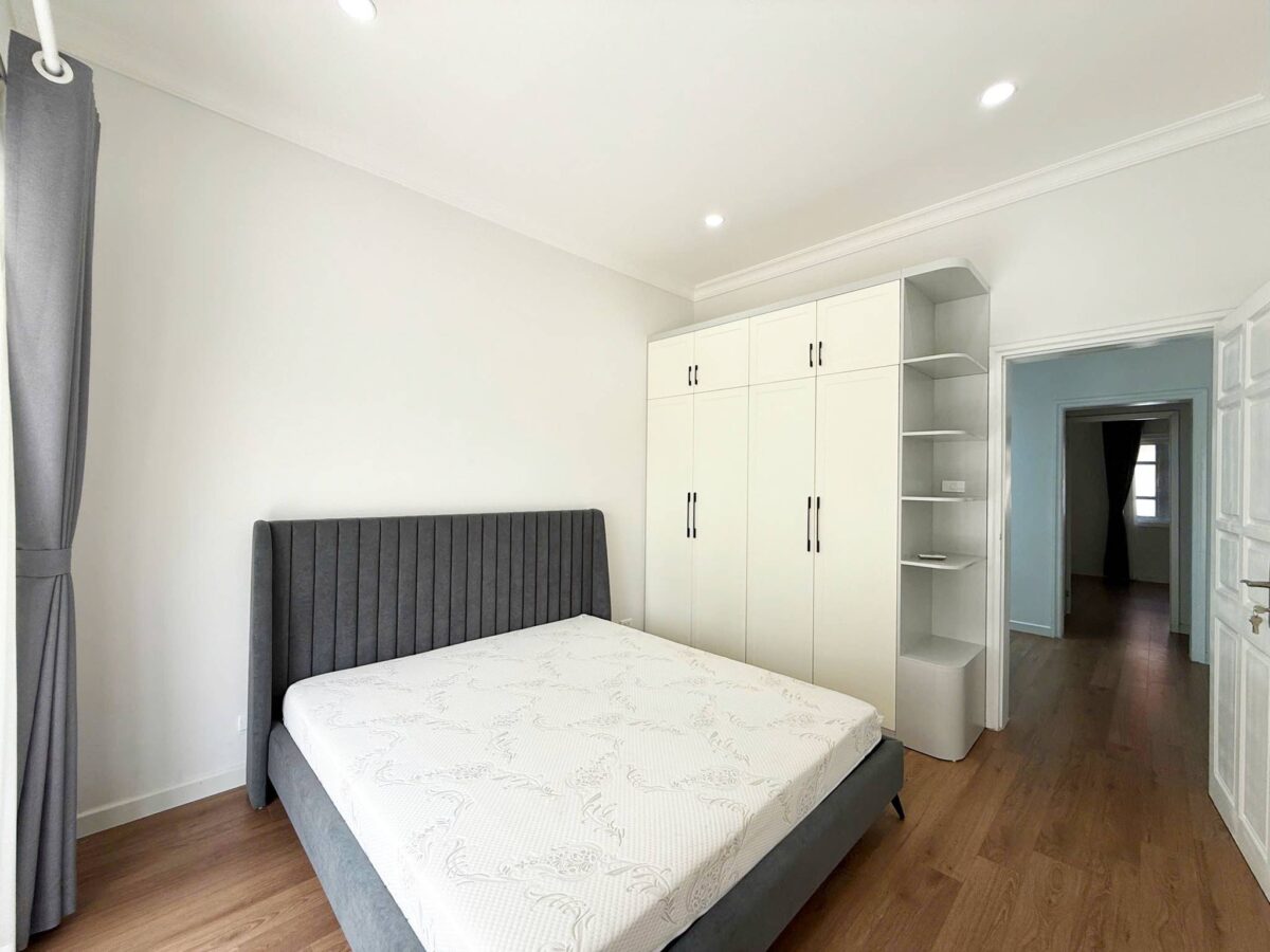 Brand-new modern 5-bedroom villa at Ciputra for rent (27)