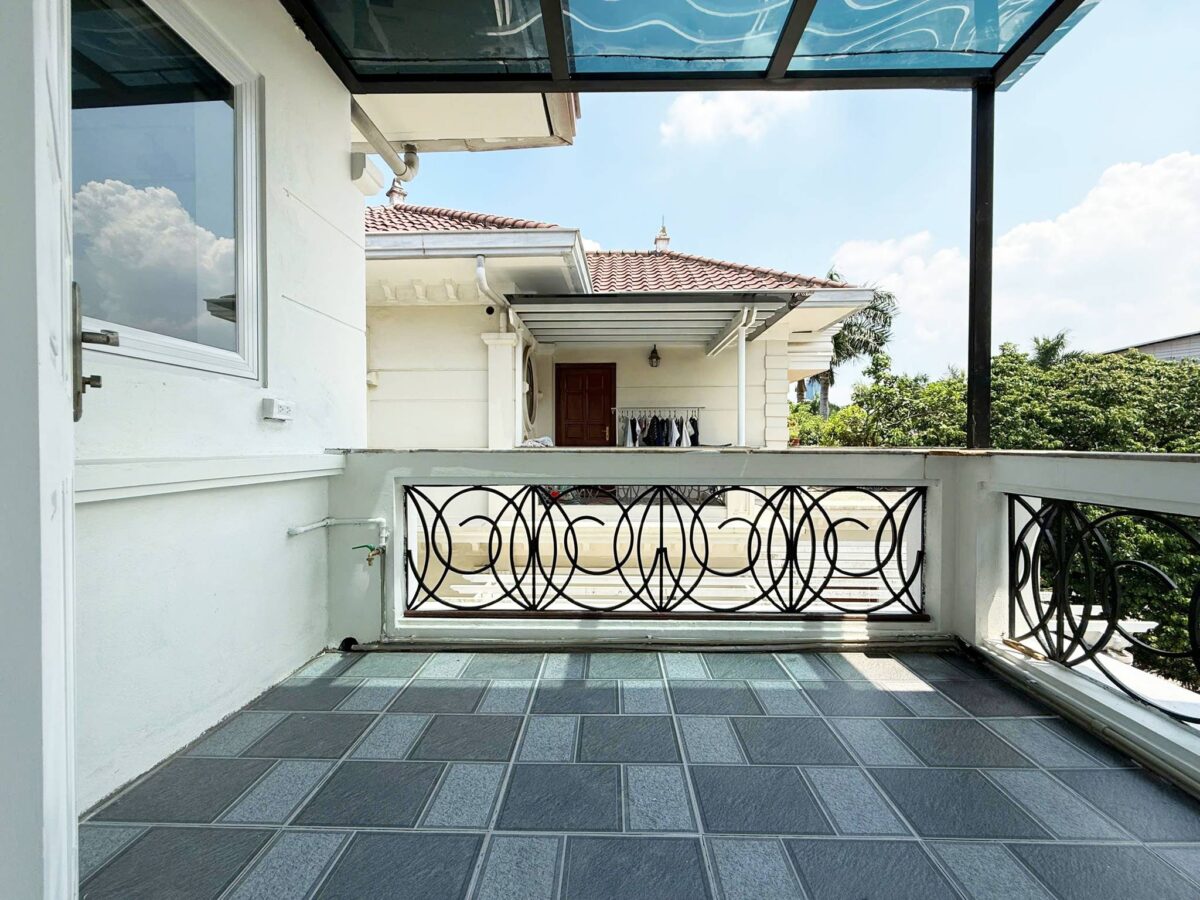 Brand-new modern 5-bedroom villa at Ciputra for rent (28)