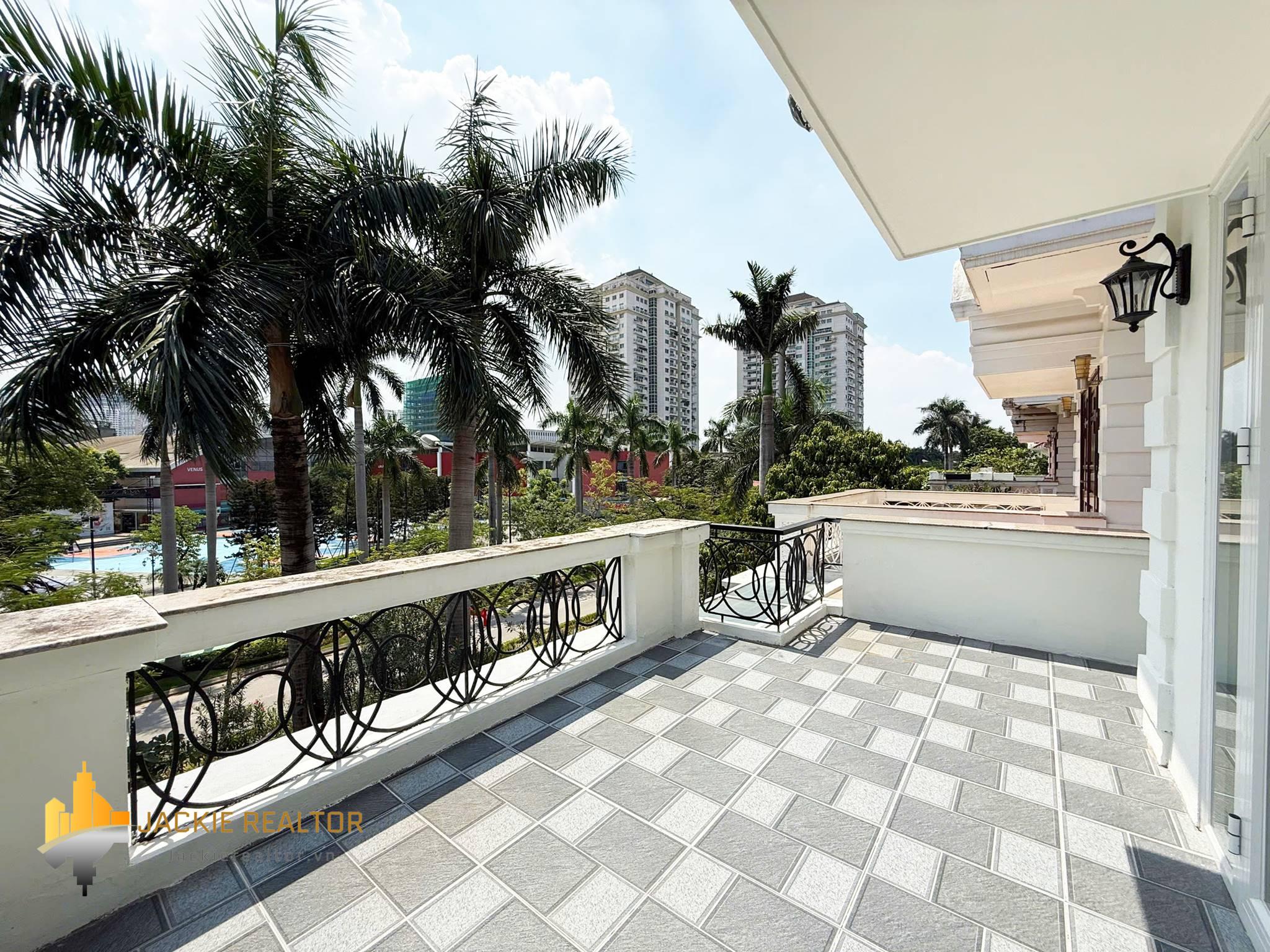 Brand-new modern 5-bedroom villa at Ciputra for rent (29) Brand-new modern 5-bedroom villa at Ciputra for rent (29)