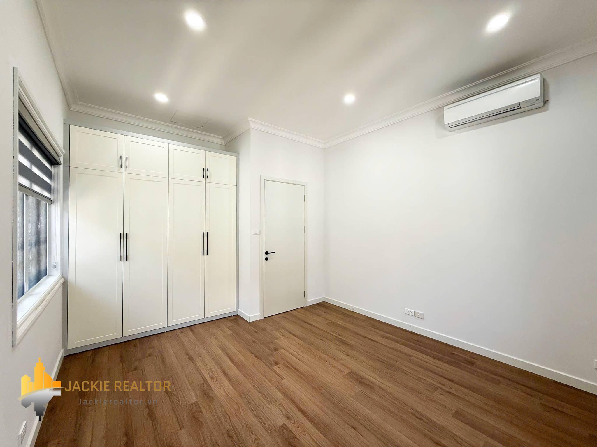 Brand-new modern 5-bedroom villa at Ciputra for rent (35) Brand-new modern 5-bedroom villa at Ciputra for rent (35)