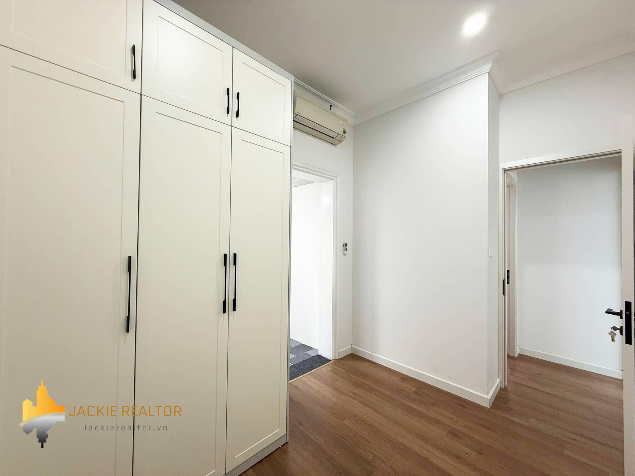 Brand-new modern 5-bedroom villa at Ciputra for rent (37) Brand-new modern 5-bedroom villa at Ciputra for rent (37)