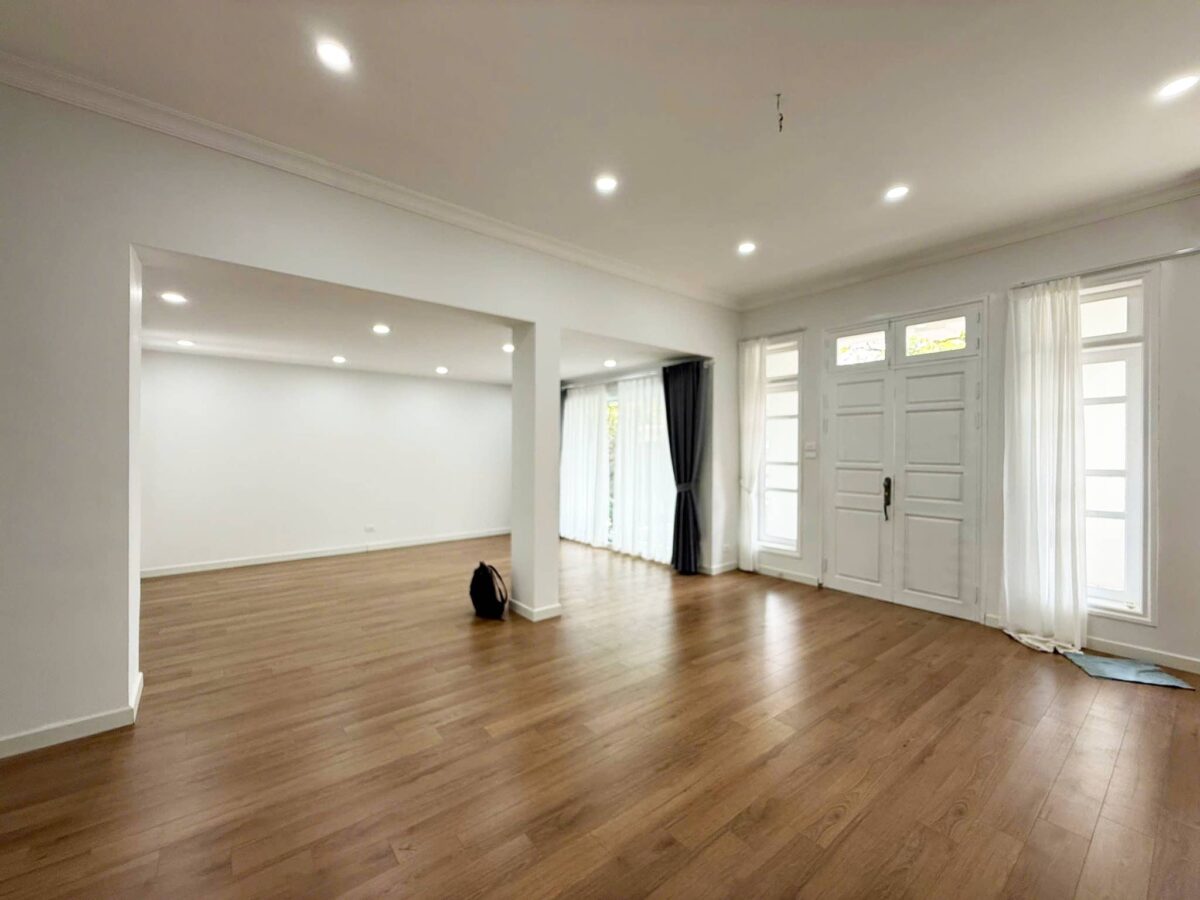 Brand-new modern 5-bedroom villa at Ciputra for rent (4)