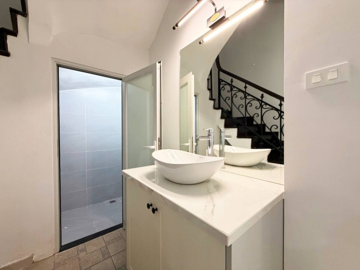 Brand-new modern 5-bedroom villa at Ciputra for rent (7)
