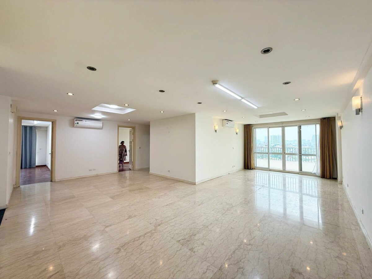 Capacious 3-bedroom 182-SQM apartment at P1 Ciputra for rent (1)