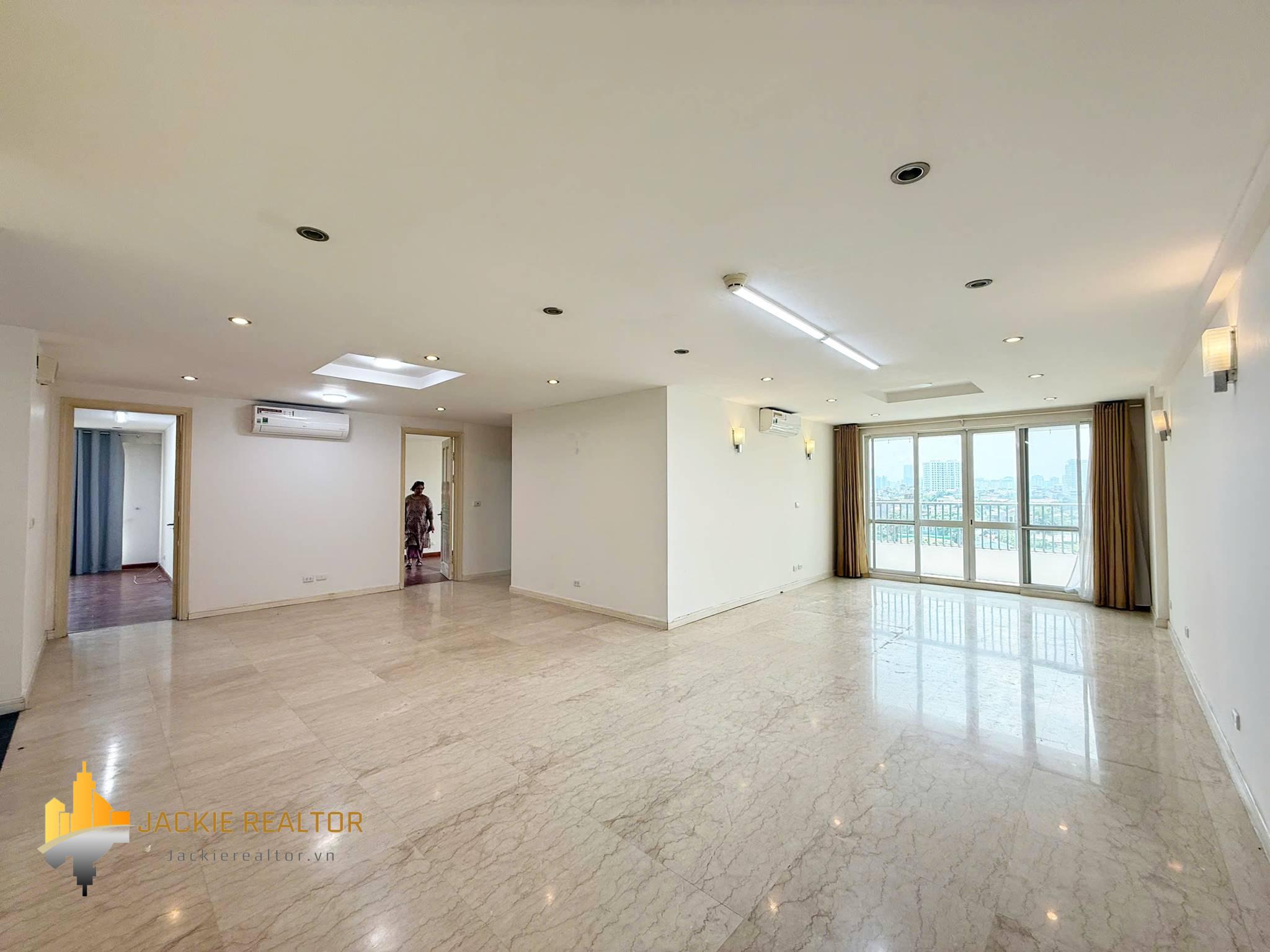 Capacious 3-bedroom 182-SQM apartment at P1 Ciputra for rent (1) Capacious 3-bedroom 182-SQM apartment at P1 Ciputra for rent (1)