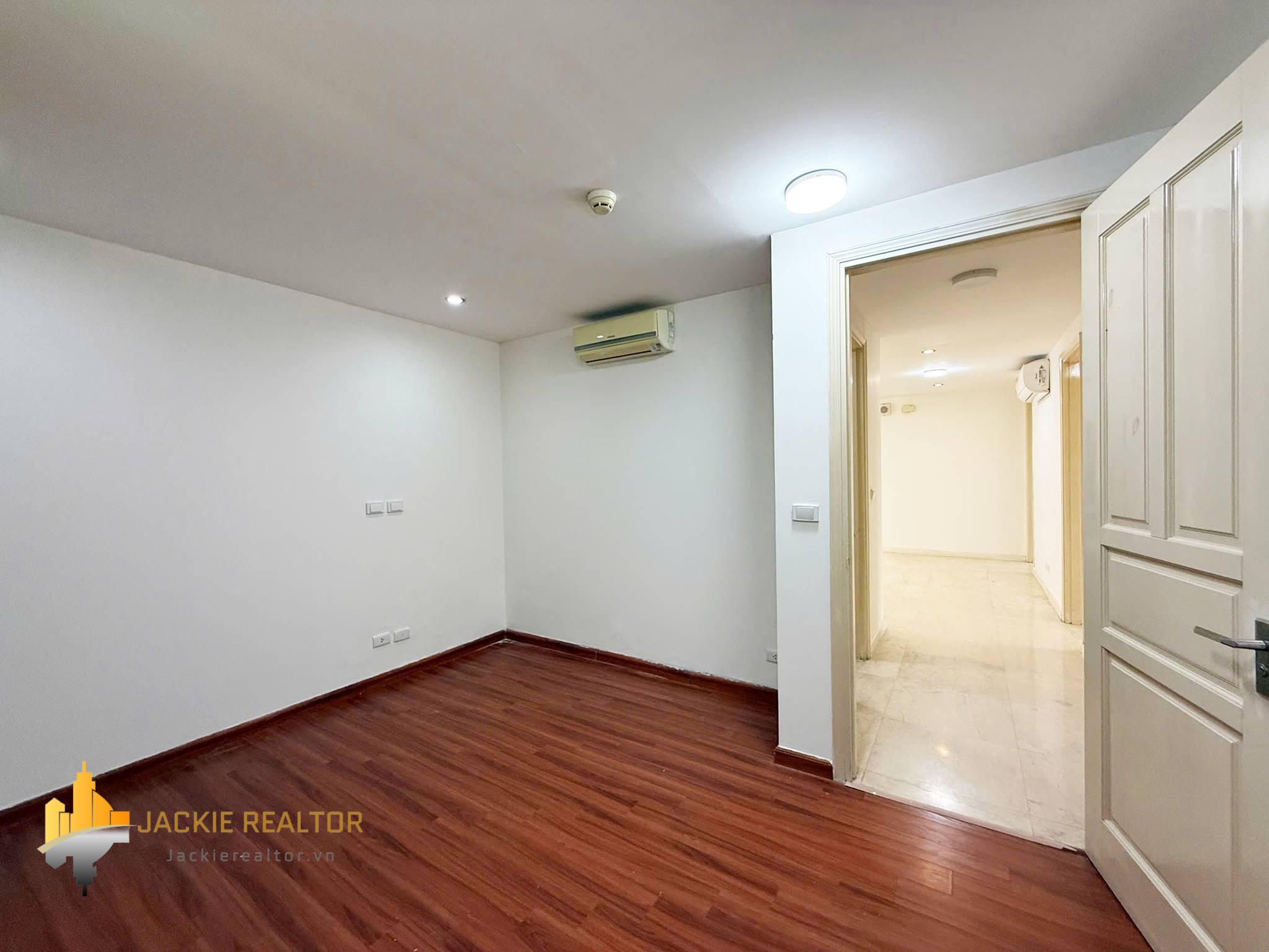 Capacious 3-bedroom 182-SQM apartment at P1 Ciputra for rent (10) Capacious 3-bedroom 182-SQM apartment at P1 Ciputra for rent (10)